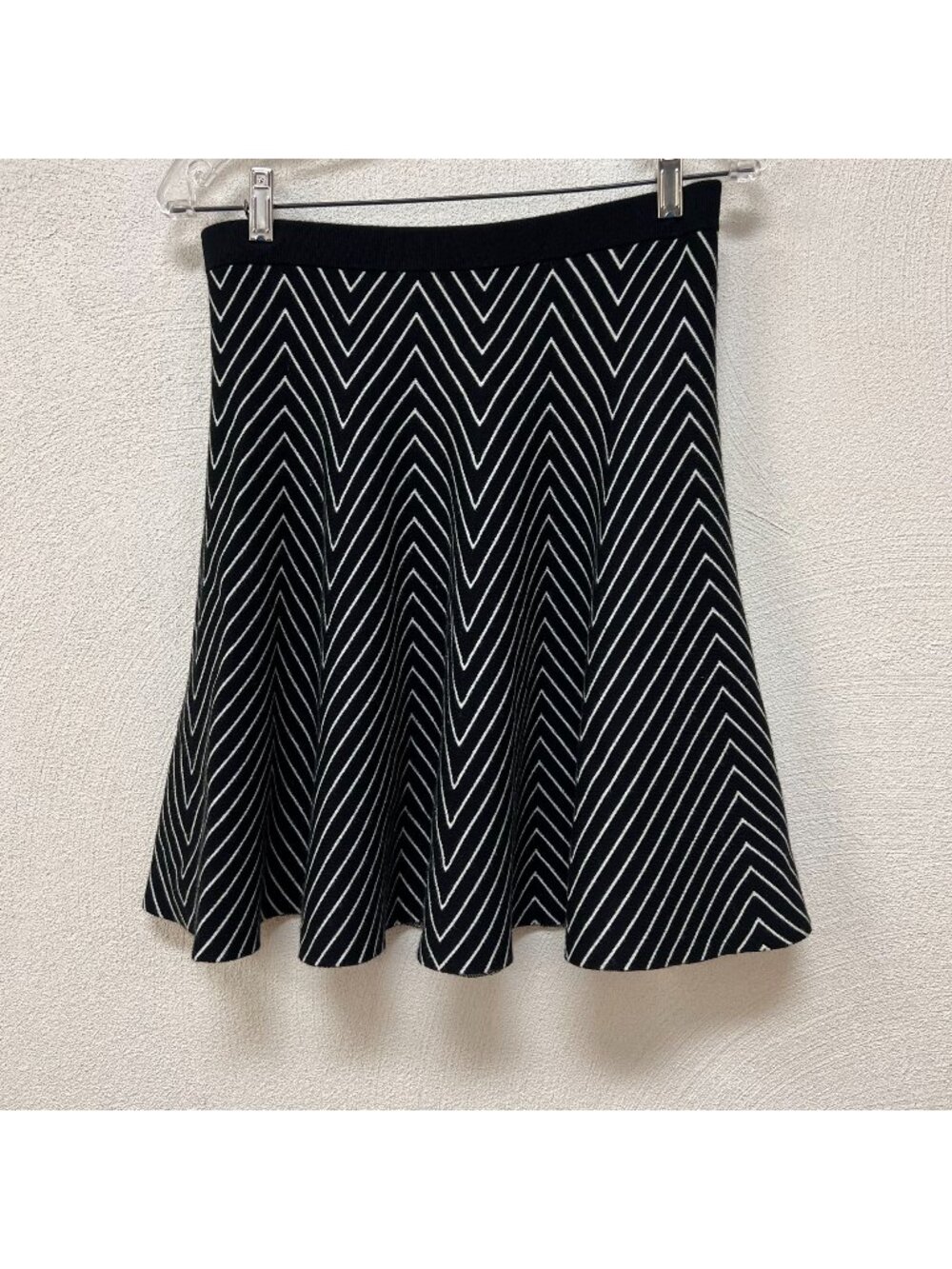 Carmen Marc Valvo Chevron A-line Sweater Skirt Nylon Black White Size Medium